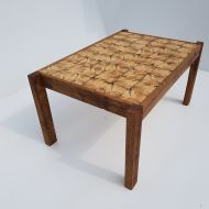 3. stolik z pnia drewna kornik